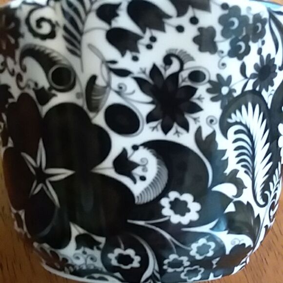 Sugar and creamer, Black and white intricate design - Picture 4 of 4